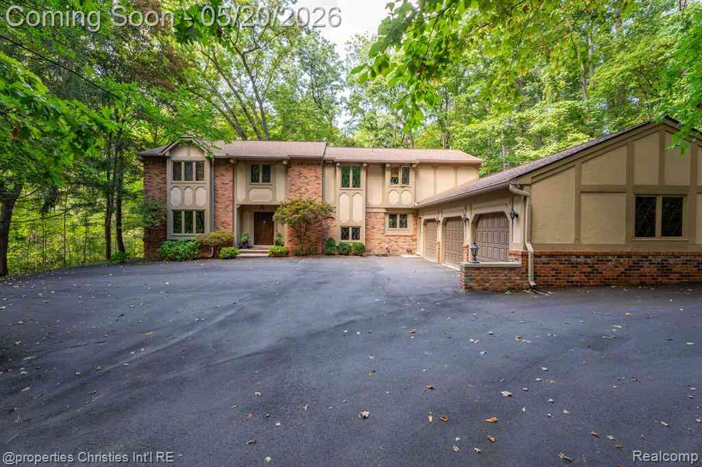 Homes For Sale - 1100 Bretton Lane <br/> Bloomfield Hills, MI 48304