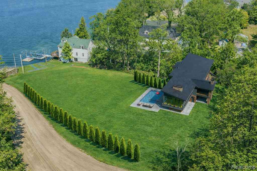 Homes For Sale - 2294 Sonora Drive <br/> Fenton, MI 48430