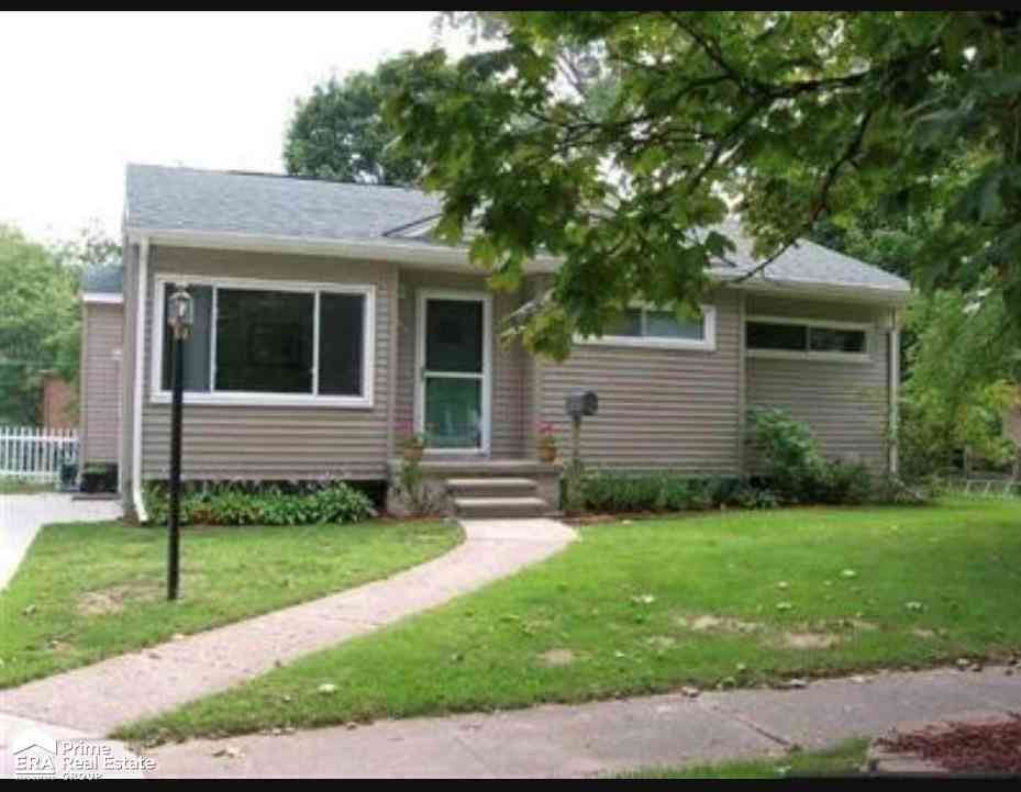 Homes For Sale - 835 Southwood Dr Drive <br/> Fenton, MI 48430