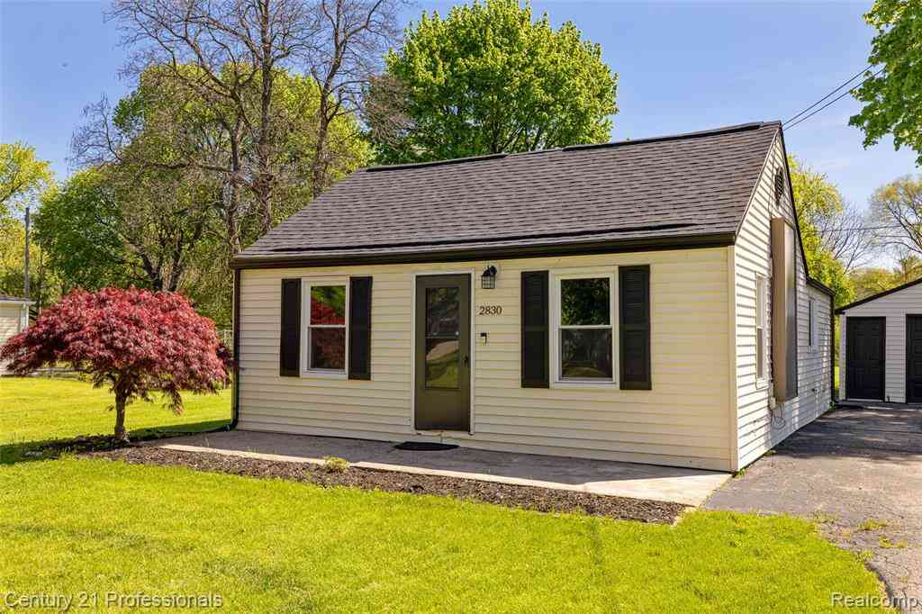 Homes For Sale - 2830 Deland Road <br/> Waterford, MI 48329