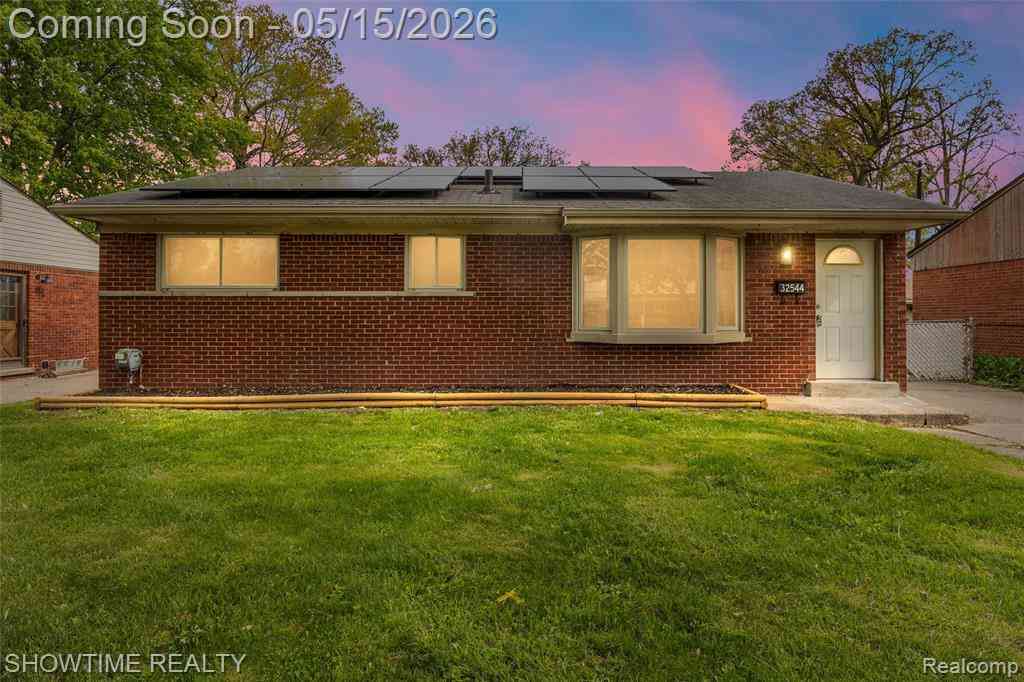 Homes For Sale - 32544 Hazelwood Street <br/> Westland, MI 48186