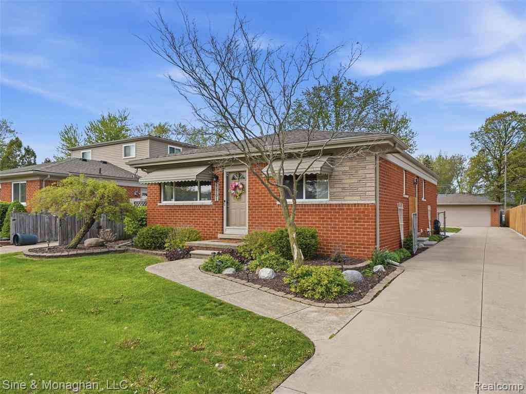 Homes For Sale - 23701 Lakewood Street <br/> Saint Clair Shores, MI 48082