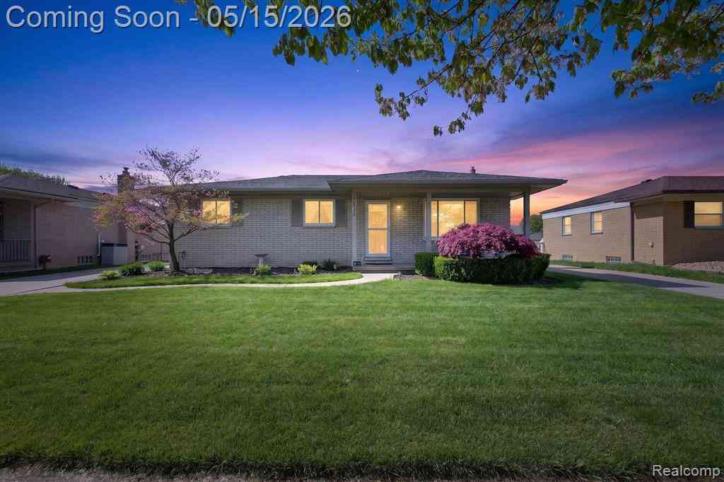 Homes For Sale - 17830 Kuecken Street <br/> Clinton Township, MI 48038