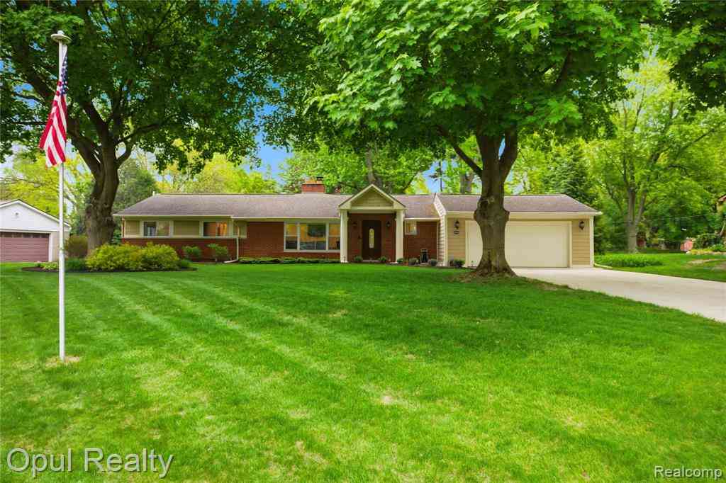 Homes For Sale - 24018 Lynwood Drive <br/> Novi, MI 48374