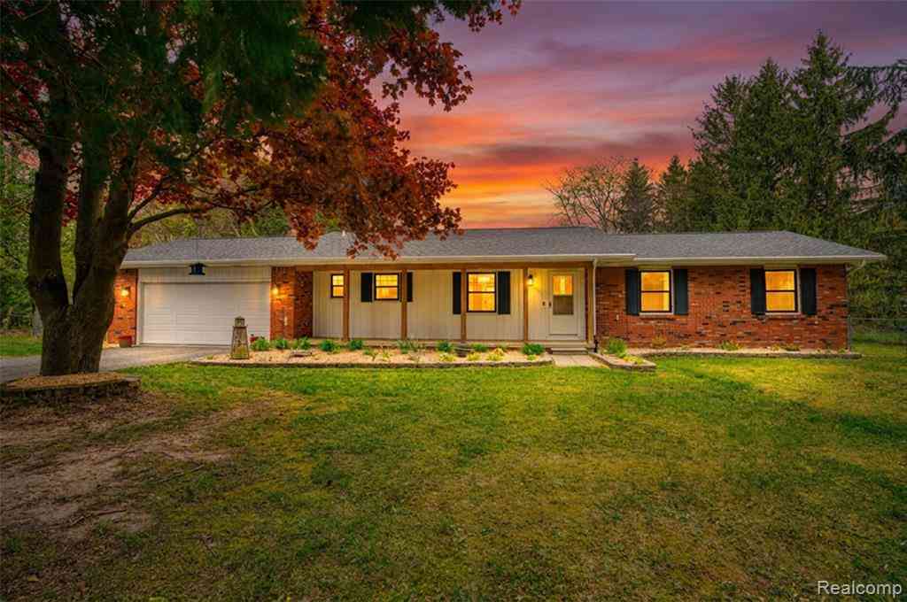 Homes For Sale - 8077 Hunter Road <br/> Clinton County, Bath, MI 48808