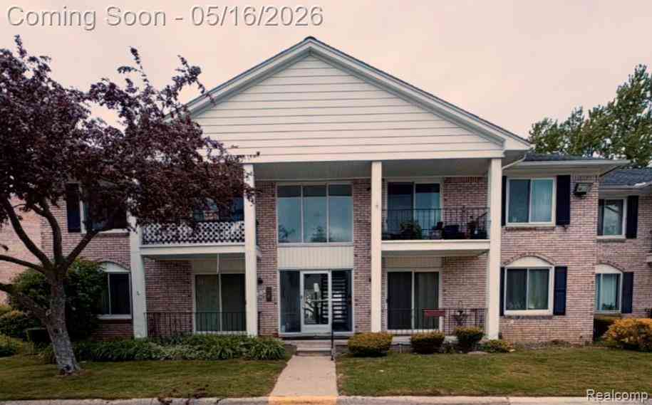 Condo For Sale - 14210 Camelot Drive <br/> Sterling Heights, MI 48312