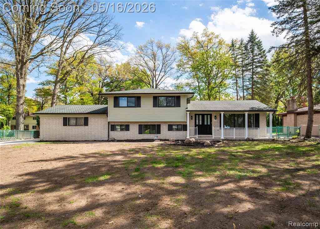 Homes For Sale - 6742 Canterbury Court <br/> Shelby Twp, MI 48316