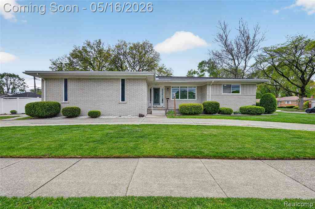 Homes For Sale - 12014 Common Road <br/> Warren, MI 48093