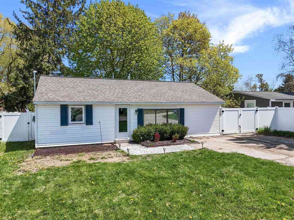 Homes For Sale - 3802 Brook Drive <br/> Traverse City, MI 49684