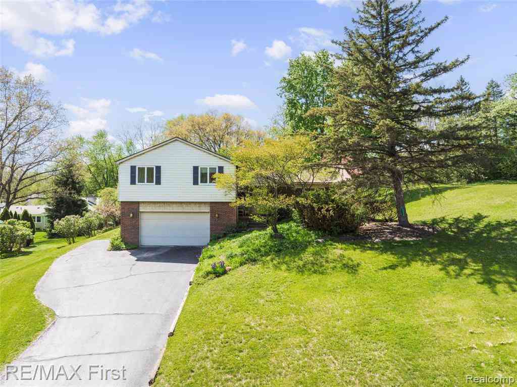 Homes For Sale - 3338 Serenity Road <br/> Oakland, MI 48363