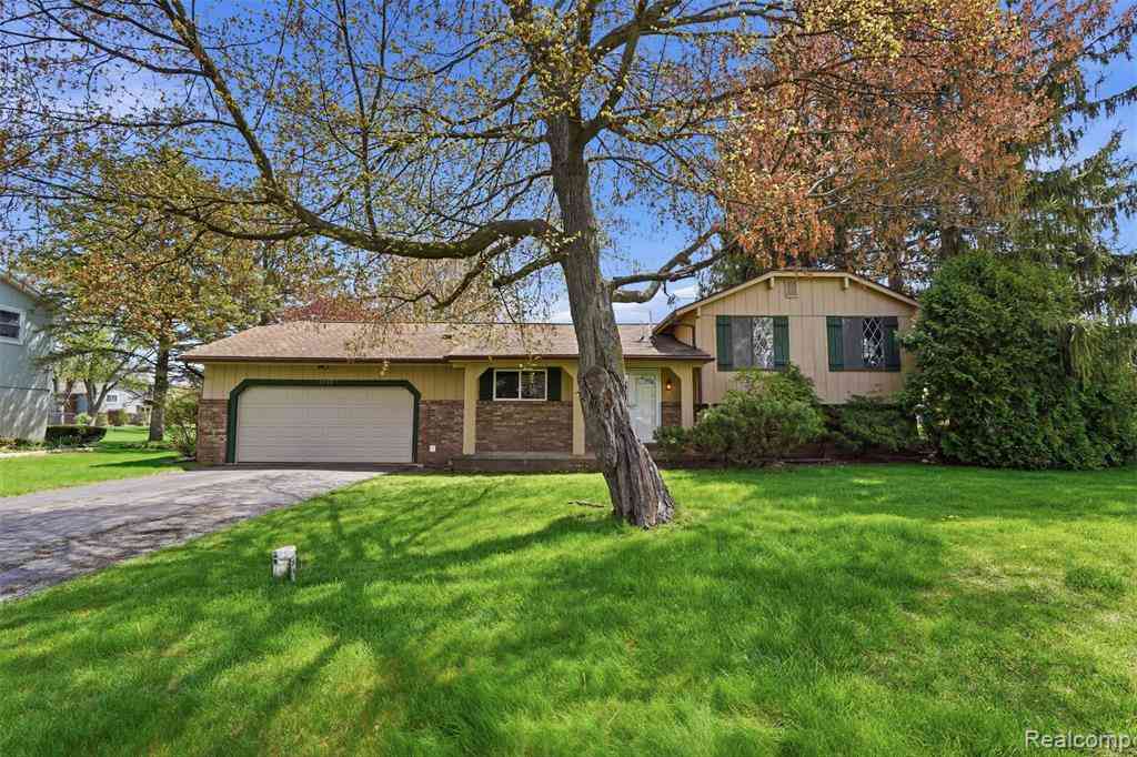 Homes For Sale - 3756 Chevron Drive <br/> Highland, MI 48356