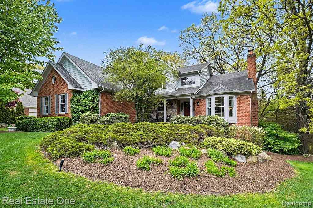 Homes For Sale - 8189 High Point Trail <br/> White Lake, MI 48386