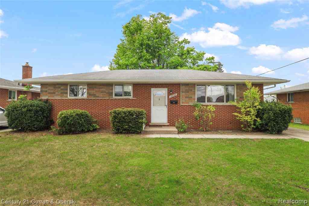 Homes For Sale - 15435 Bainbridge Street <br/> Livonia, MI 48154