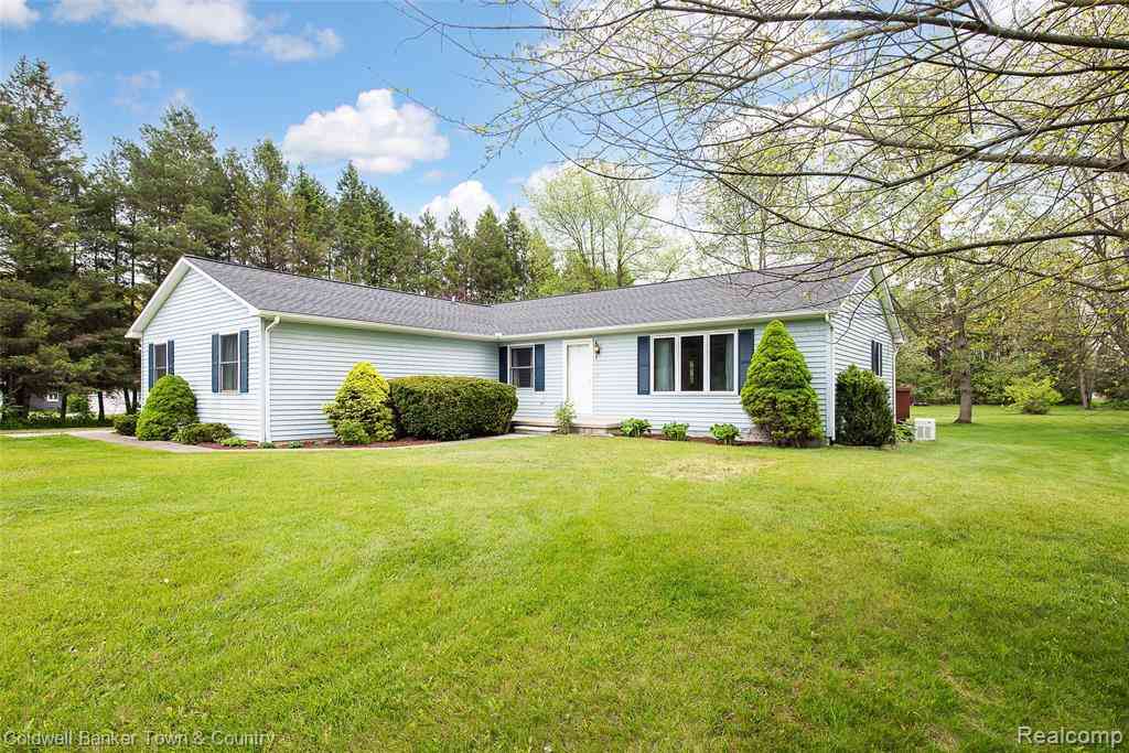 Homes For Sale - 2154 Kingston Drive <br/> Pinckney, MI 48169