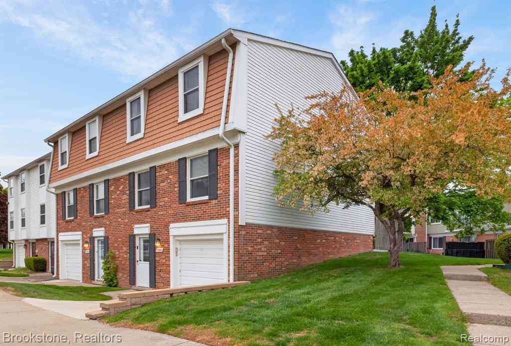 Condo For Sale - 37643 Charter Oaks Boulevard <br/> Clinton Township, MI 48036