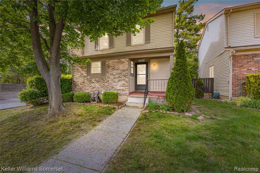 Condo For Sale - 2907 Roundtree Drive <br/> Troy, MI 48083