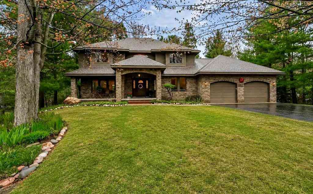 Homes For Sale - 3927 Village Circle Drive <br/> Traverse City, MI 49686