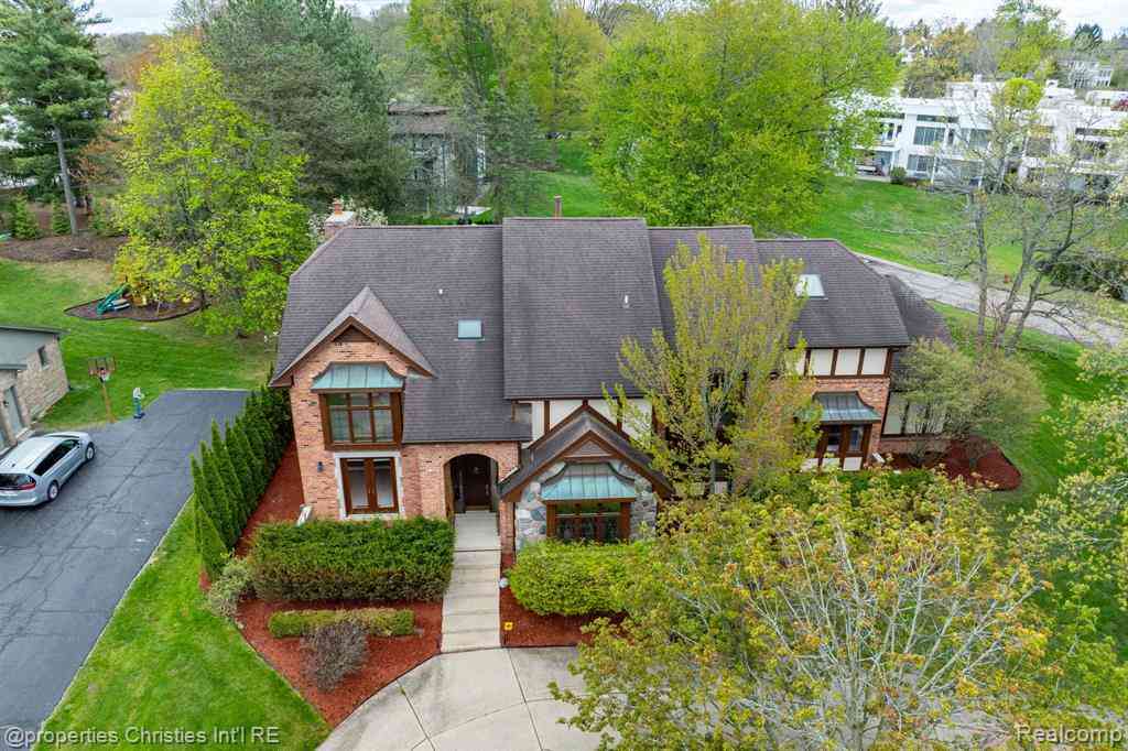 Homes For Sale - 1743 Beechwood Way <br/> Bloomfield Hills, MI 48302
