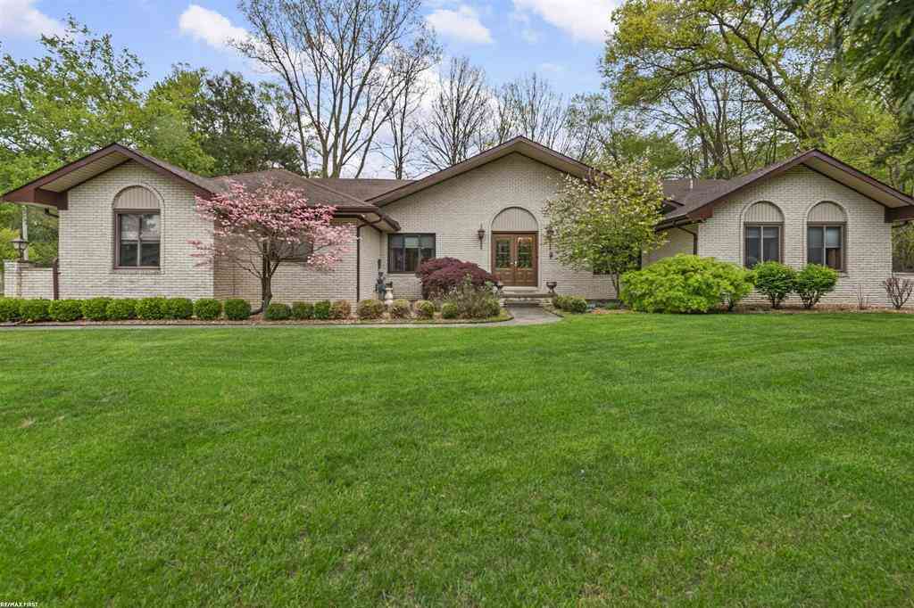 Homes For Sale - 6910 Montgomery Drive <br/> Shelby Twp, MI 48316