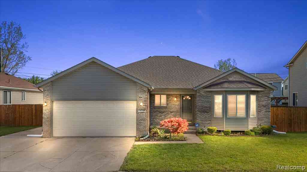 Homes For Sale - 15948 Venice Avenue <br/> Clinton Township, MI 48035