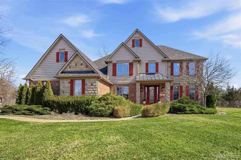 Homes For Sale - 8851 Stoney Creek Drive <br/> South Lyon, MI 48178
