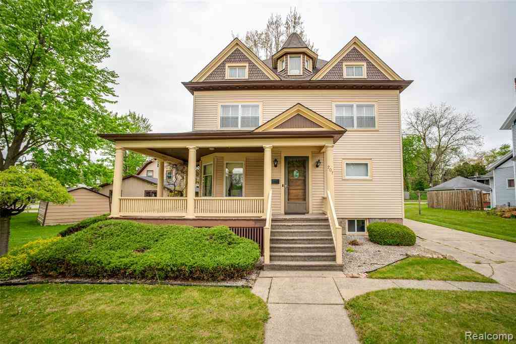 Homes For Sale - 207 N Pine River Street <br/> Ithaca, MI 48847