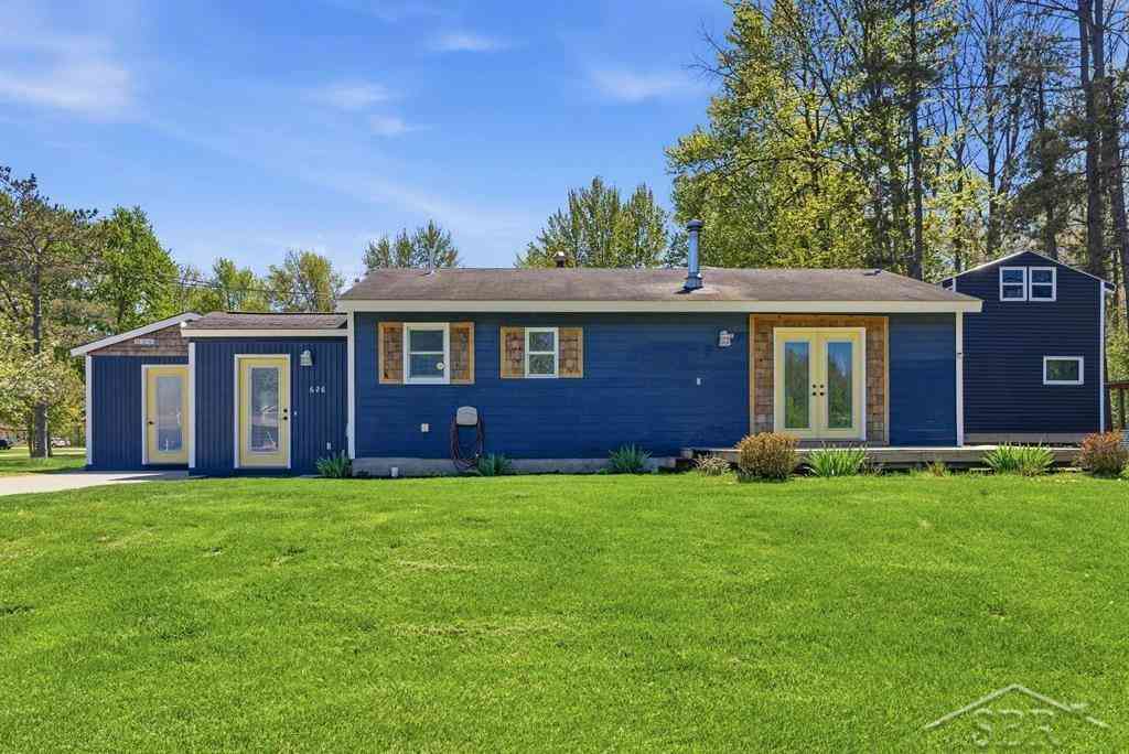 Homes For Sale - 626 E Forestlawn Drive <br/> Midland, MI 48640