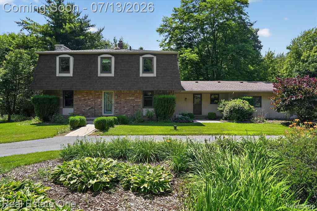 Homes For Sale - 6039 Fish Lake Road <br/> Holly, MI 48442