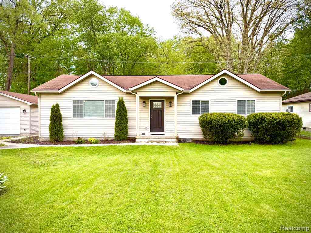 Homes For Sale - 1673 Edwin Drive <br/> Brighton, MI 48114