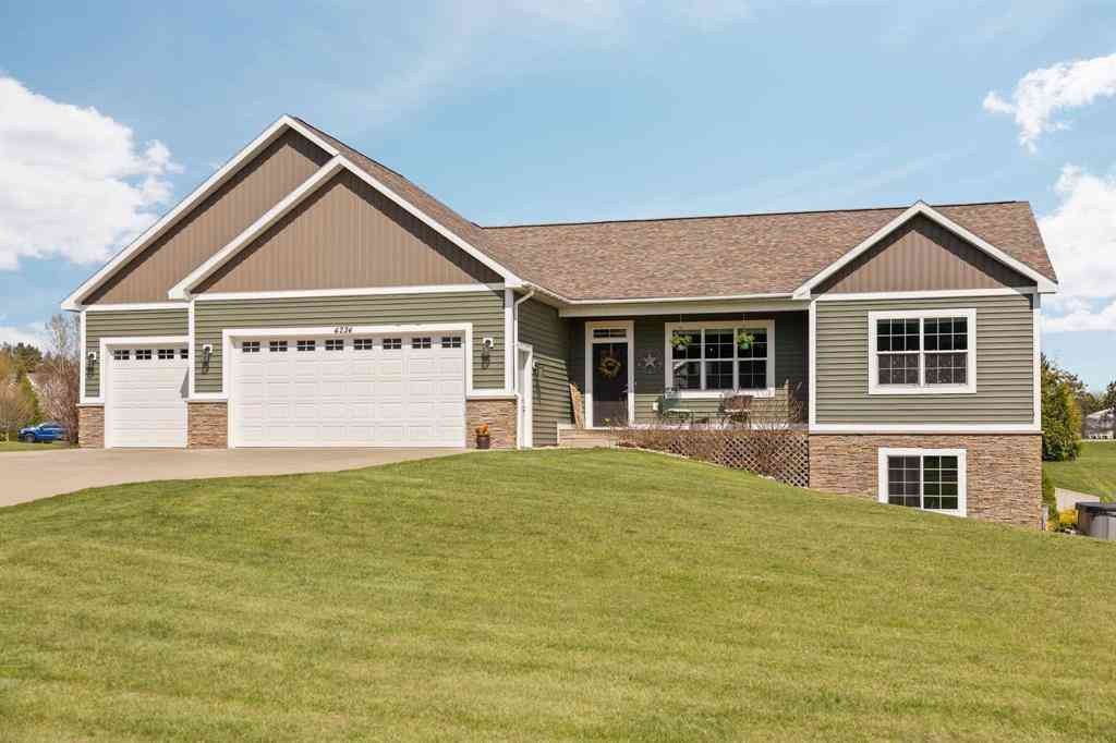 Homes For Sale - 4224 Long Wood Drive <br/> Traverse City, MI 49685