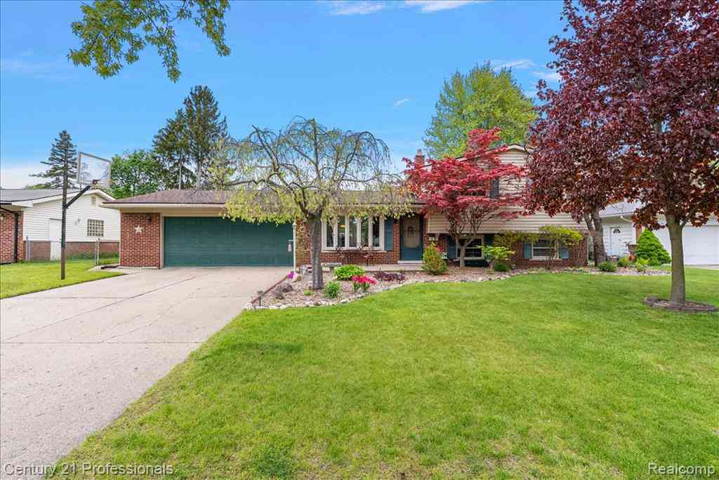 Homes For Sale - 5788 Strathdon Way <br/> Oakland County, Waterford, MI 48327