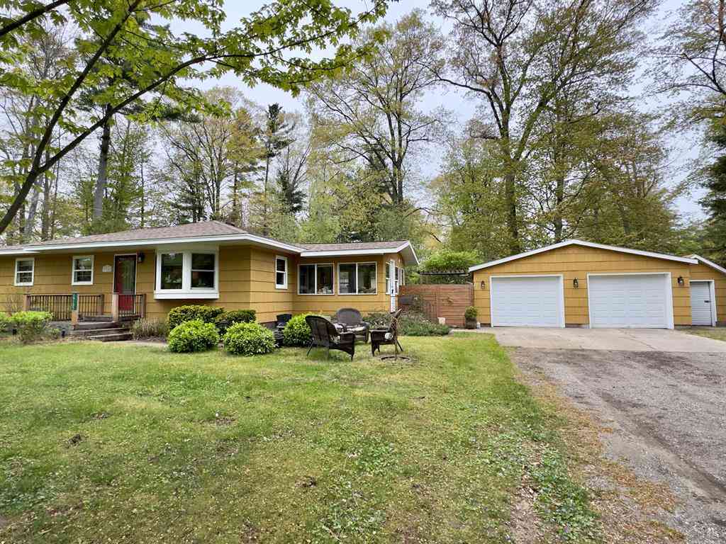 Homes For Sale - 19105 Glendale Circle <br/> Ottawa County, Spring Lake, MI 49456
