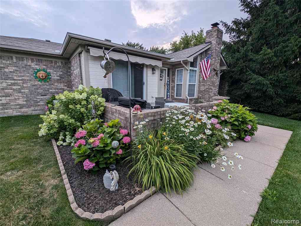 Condo For Sale - 18397 Pleasant Valley Drive  #169<br/> Macomb, MI 48044