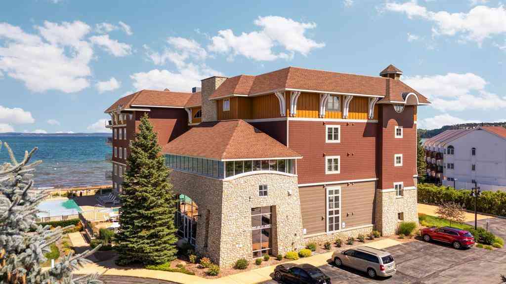 Condo For Sale - 1941 N Us-31 N  <br/> Traverse City, MI 49686