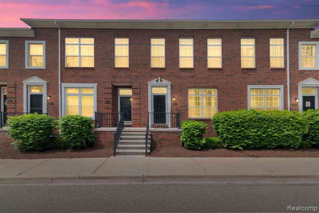 Condo For Sale - 14568 Vauxhall Drive <br/> Sterling Heights, MI 48313