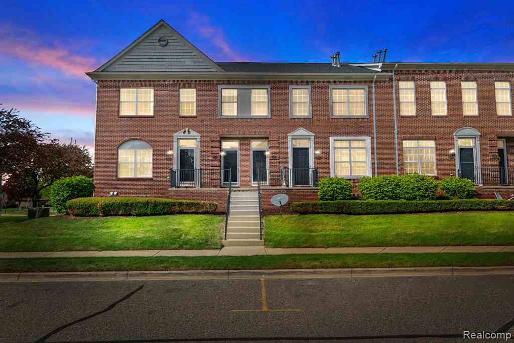 Condo For Sale - 14267 Vauxhall Drive <br/> Sterling Heights, MI 48313