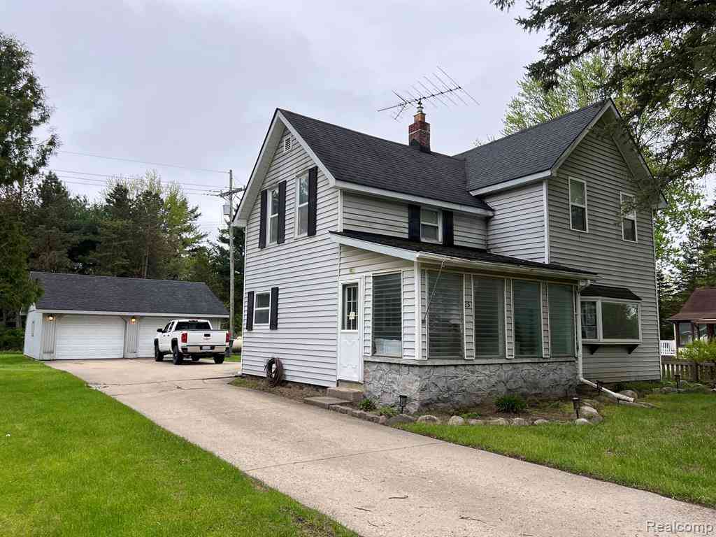 Homes For Sale - 25 W Hunters Creek Road <br/> Lapeer, MI 48446