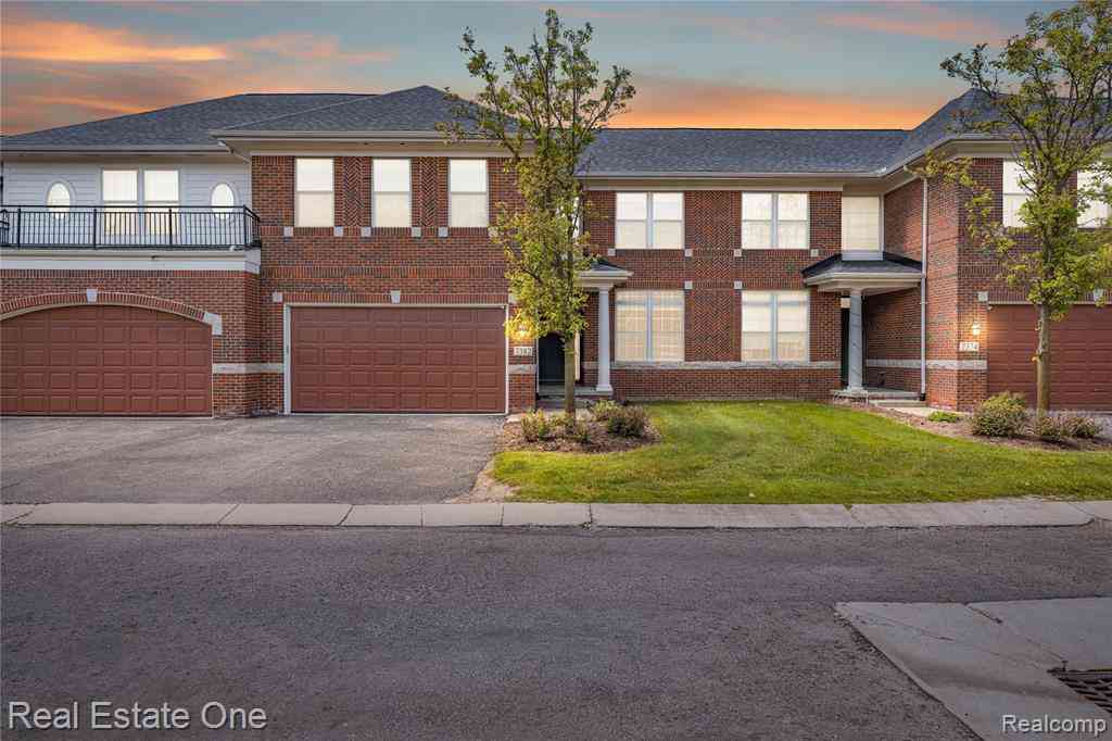 Condo For Sale - 7382 Gateway Drive <br/> West Bloomfield, MI 48322