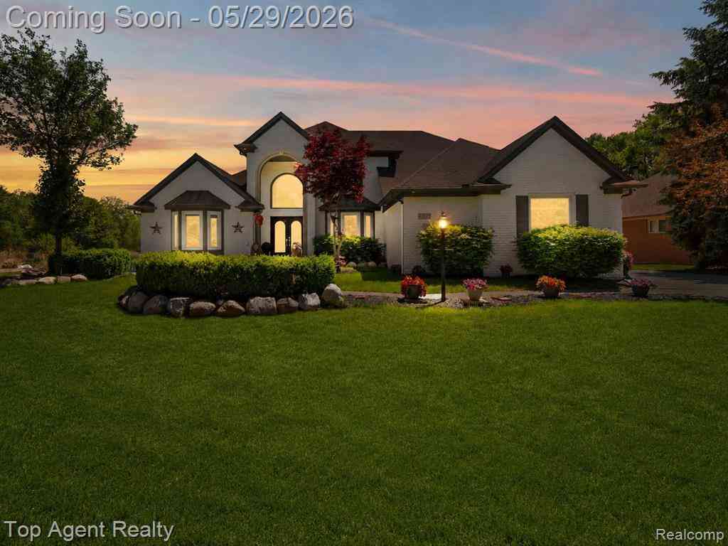 Homes For Sale - 43912 Trillium Drive <br/> Sterling Heights, MI 48314