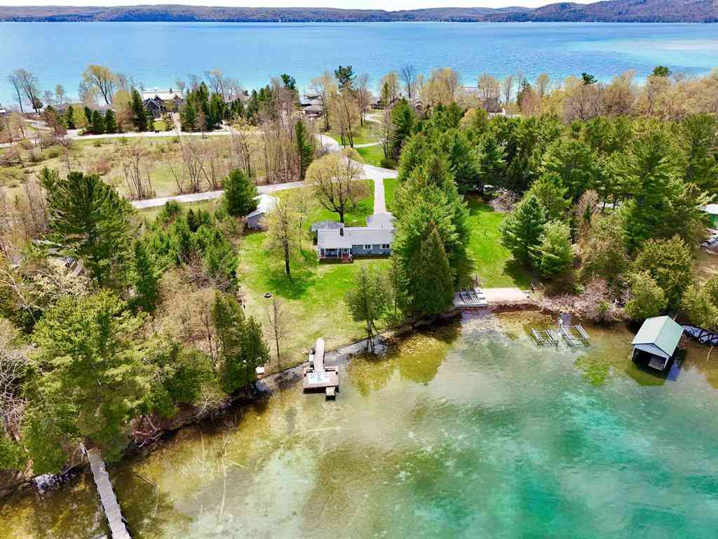 Homes For Sale - 4515 W Glen Eden Drive <br/> Glen Arbor, MI 49636