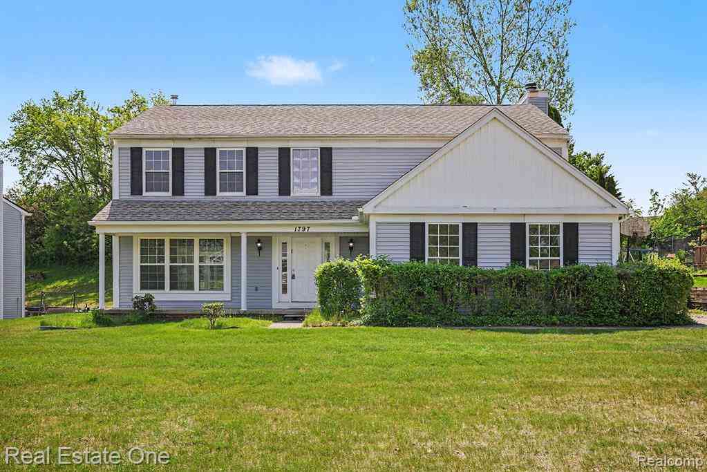 Homes For Sale - 1797 Poppleton Drive <br/> West Bloomfield, MI 48324