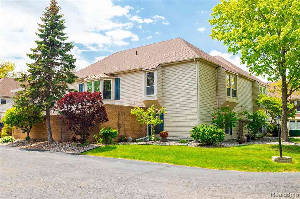 Condo For Sale - 8095 Colony Drive  #22<br/> Wayne County, Grosse Ile, MI 48138