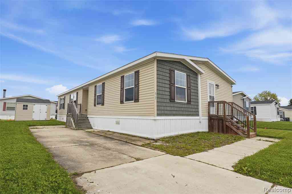 Homes For Sale - 9725 Aspen Lane <br/> Ypsilanti, MI 48198