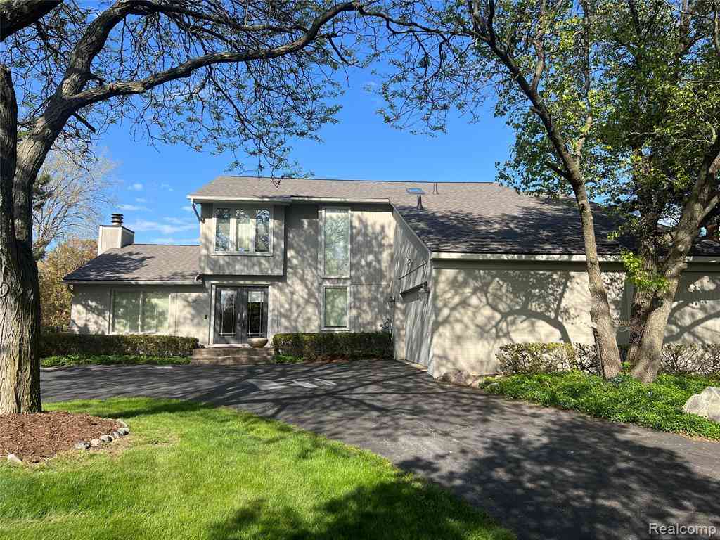 Homes For Sale - 3958 Winterset Court <br/> West Bloomfield, MI 48323