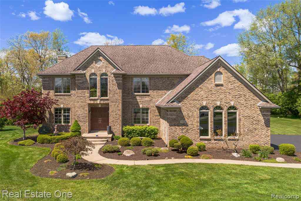 Homes For Sale - 9068 Lebarron Court <br/> Saline, MI 48176