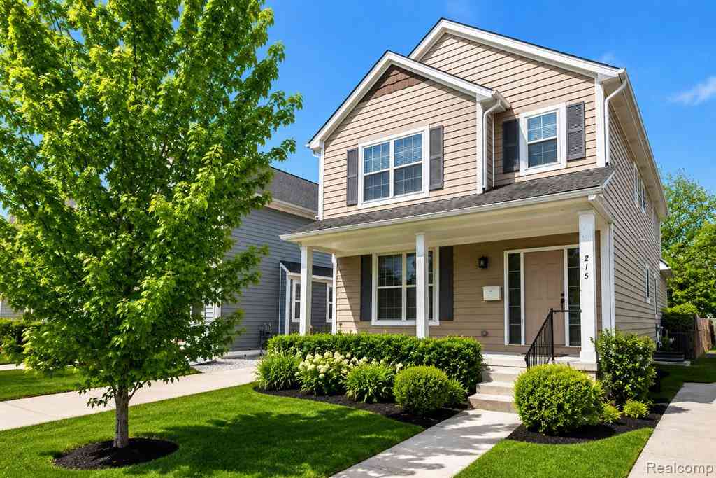 Homes For Sale - 215 La Plaza Court <br/> Royal Oak, MI 48073