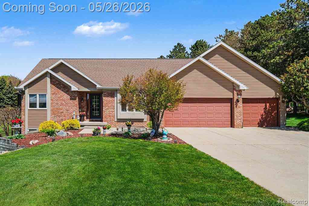 Homes For Sale - 408 N Outlook Court <br/> Perry, MI 48872