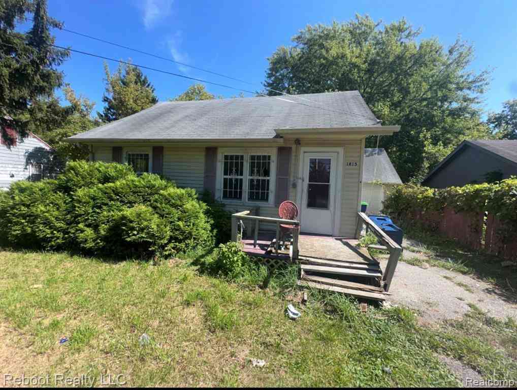 Homes For Sale - 1815 Mack Road <br/> Saginaw, MI 48601