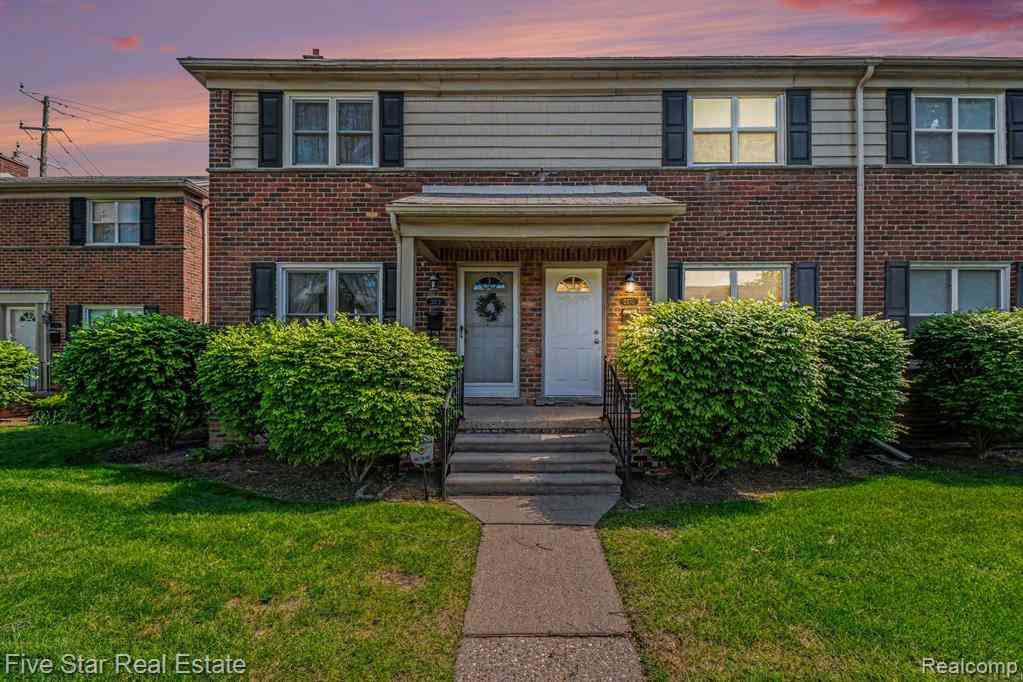 Condo For Sale - 3370 Coolidge Highway <br/> Royal Oak, MI 48073