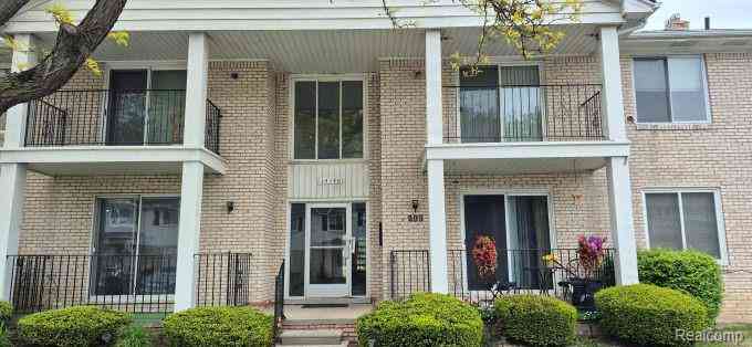 Condo For Sale - 14140 Merriweather Street <br/> Sterling Heights, MI 48312